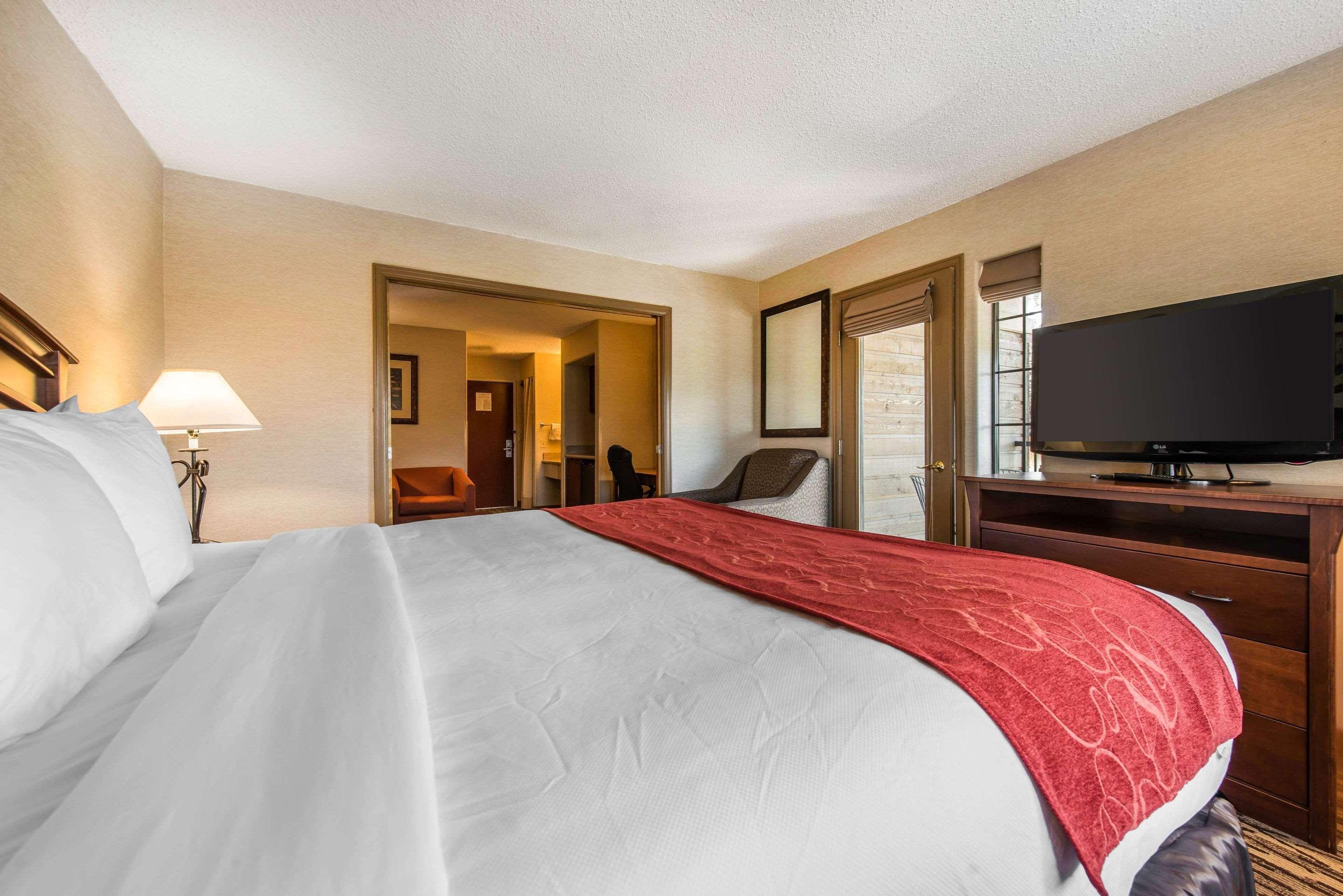 Comfort Suites Golden West On Evergreen Parkway Екстериор снимка